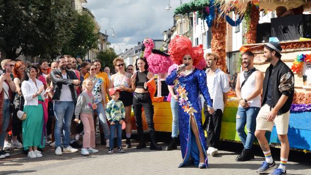 <p>„Das Fest mit den Regenbogen“: Am 13. Juli zieht zum zweiten Mal die CSD-Parade durch St.Vith. Bunte, schrille Kleidung ist erwünscht, aber auch stille und weniger auffällige Unterstützer sind herzlich willkommen.</p>