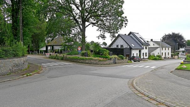<p>Die Dorfkerneuerung in Elsenborn betrifft die Wirtzfelder Straße und den Heinesberg (links), der sich mit dem Kioskplatz zum Dorfzentrum gemausert hat.</p>