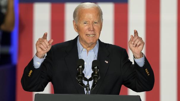 <p>US-Präsident Joe Biden spricht bei einer Wahlkampfveranstaltung in der Sherman Middle School in Madison, Wisconsin.</p>