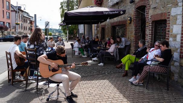 <p>Der Auftakt der Terrassenkonzerte stieß bei den Anwesenden auf Begeisterung.</p>