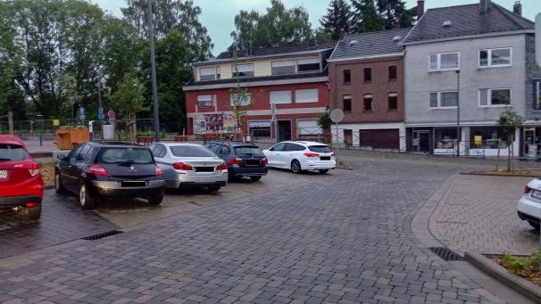 <p>Die künfitge Parksituation rund um den Kelmiser Kirchplatz sorgt für Gesprächsstoff.</p>