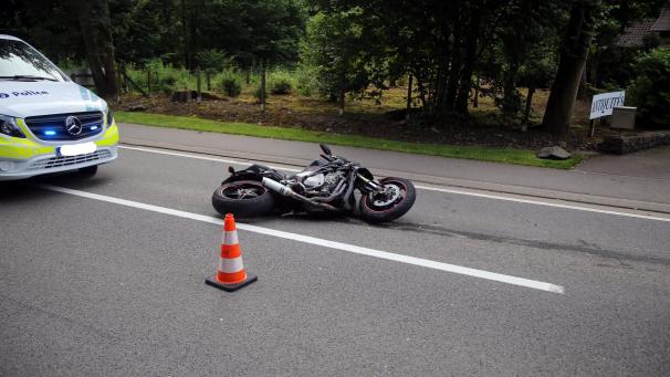 <p>Die Unfallstelle in Bévercé: Der Motorradfahrer hatte offenbar Glück im Unglück.</p>