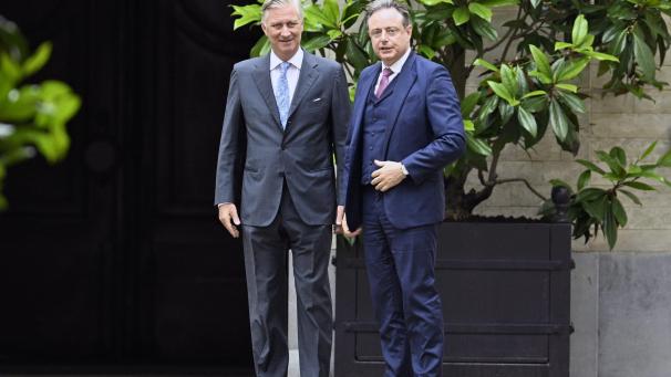 <p>König Philippe empfing am MittwochvormittagBart De Wever im Königlichen Palast.</p>