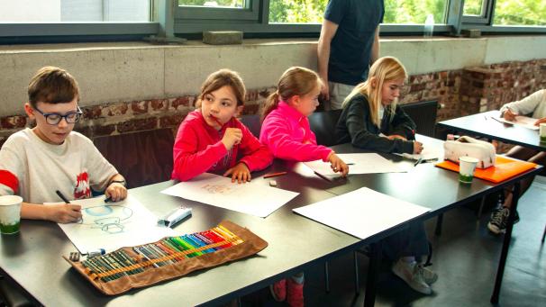 <p>Anhand einer festgelegten Figur werden Formen, Proportionen und Größenverhältnisse behandelt</p>