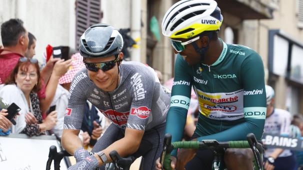 <p>Zwei Kandidaten für den Etappensieg am Donnerstag: Jasper Philipsen (links) und Rex-Teamkollege Biniam Girmay (rechts)</p>