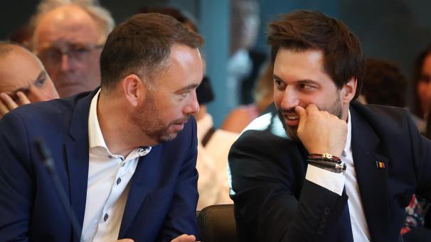 <p>Maxime Prévot (links) und Georges-Louis Bouchez (rechts) stellen am Donnerstag ihren Koalitionsvertrag vor.</p>