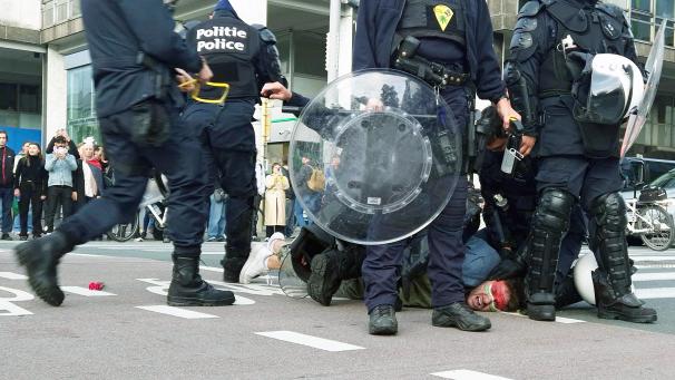 <p>Laut Amnesty International wird bei friedlichen Kundgebungen in Belgien zu häufig Polizeigewalt angewendet.</p>