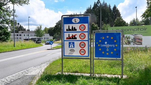 <p>Täglich fahren mehr als 4.000 Ostbelgier über die Grenze nach Luxemburg zur Arbeit. Laut Statistikamt Statec verdienen sie im Durchschnitt 29 Prozent weniger als ihre ortsansässigen Kollegen.</p>