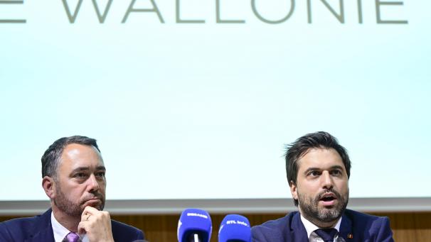 <p>Maxime Prévot (Les Engagés, links) und Georges-Louis Bouchez (MR) stellen das Koalitionsabkommen für die Wallonie vor.</p>
