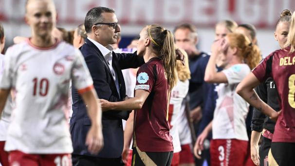 <p>Belgiens Cheftrainer Ives Serneels und Janice Cayman warennach demMatch sichtlich niedergeschlagen.</p>