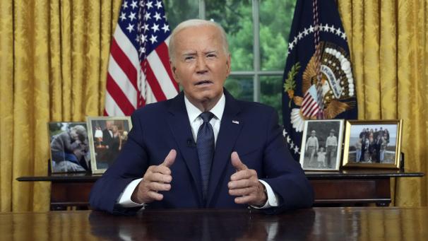 <p>US-Präsident Joe Biden spricht im Oval Office des Weißen Hauses über das Attentat auf den ehemaligen US-Präsidenten Trump.</p>