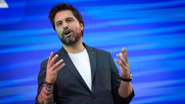 <p>Georges-Louis Bouchez wurde mit 95,76 % der Stimmen als Vorsitzender der MR wiedergewählt, wie die Partei am Montag bekannt gab. Er war der einzige Kandidat für seine Nachfolge.</p>