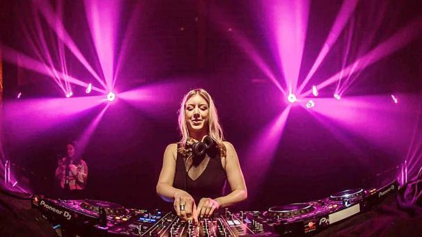 <p>DJ Kelly freut sich riesig auf ihren Auftritt beim Tomorrowland-Festival.</p>