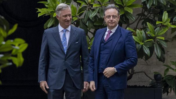 <p>N-VA-Parteichef Bart De Wever ist am Mittwoch von König Philippe zum Regierungsbildner ernannt worden.</p>