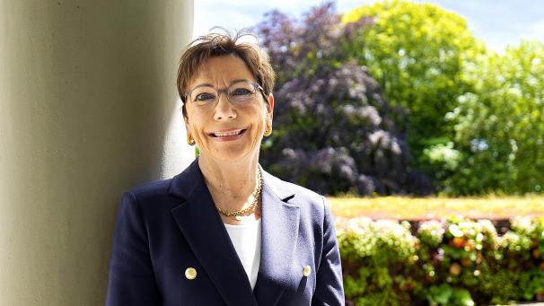 <p>„Neben engagierter Parlamentsarbeit ist mir eine positive, unverkrampfte Grundstimmung über alle Klischees und Grenzen hinweg wichtig“, sagt die neu ins PDG gewählte SP-Abgeordnete Mechtilde Neuens dem GrenzEcho.</p>