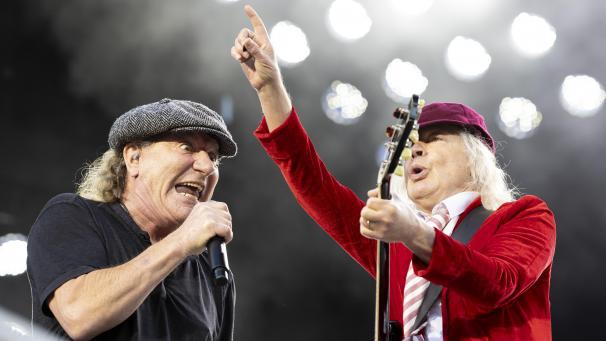 <p>Sänger Brian Johnson und Gitarrist Angus Young von der Band AC/DC</p>