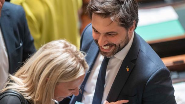 <p>MR-Chef und -Abgeordneter Bouchez am Donnerstag im Kammerplenum.</p>