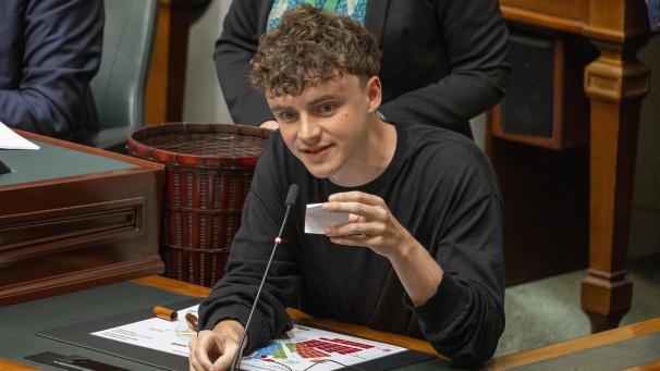 <p>Oskar Jeuntjens im Kammerplenum</p>