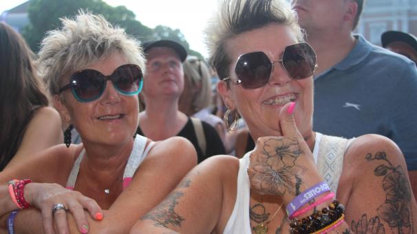 <p>Die Fans waren am ersten Tag der Francofolies hochzufrieden.</p>