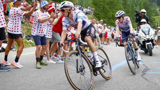 <p>Remco Evenepoel vor Jonas Vingegaard</p>