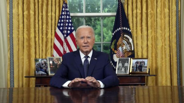 <p>US-Präsident Joe Biden spricht im Oval Office des Weißen Hauses über das Attentat auf den ehemaligen US-Präsidenten Trump.</p>