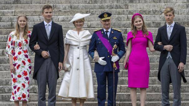 <p>Royales Familienfoto: Prinzessin Eleonore, Prinz Gabriel, Königin Mathilde, König Philippe, Kronprinzessin Elisabeth und Prinz Emmanuel im Anschluss an das Tedeum in Brüssel (v.l.).</p>