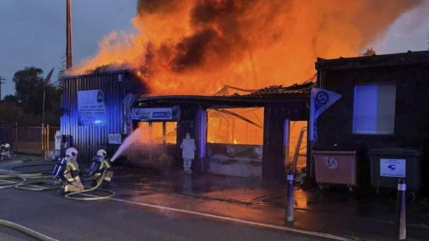 <p>Bei dem Feuer entstand erheblicher Sachschaden.</p>