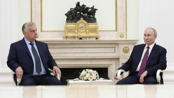 <p>Wladimir Putin (r.) und Viktor Orban während des umstrittenen Treffens, das Anfang Juli stattgefunden hatte.</p>