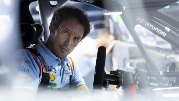 <p>Thierry Neuville sieht seinen Punktevorsprung in der WM dahinschmelzen.</p>