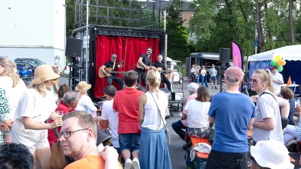 <p>„The Shettys“ in Aktion: Auf und um den Parkplatz Bergstraße herum wurde am Sonntag viel geboten.</p>