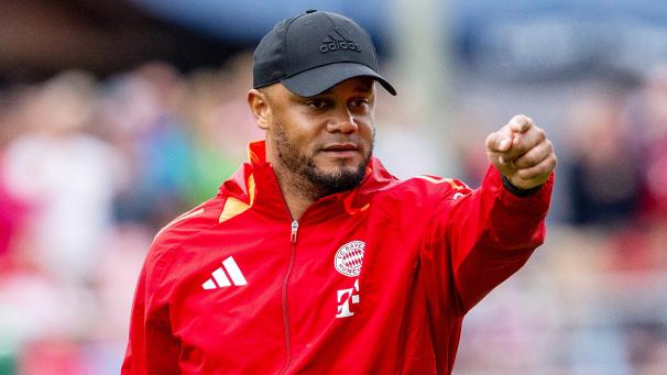<p>Da geht’s lang. Vincent Kompany gibt beim FC Bayern die Richtung vor. Aktuell beim Trainingslager in Rottach-Egern.</p>