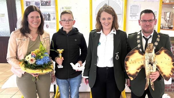 <p>Die Würdenträger des Schützenfestes in Amel</p>