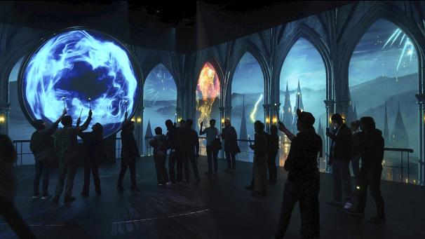 <p>Am Ende des Rundgangs treffen die Kräfte von Gut und Böse zu einem immersiven Abschlussspektakel zusammen.</p>