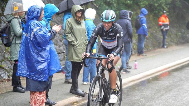 <p>2023 hatten Teilnehmer und Zuschauer beim Triathlon in Eupen mit der schlechten Witterung zu kämpfen.</p>