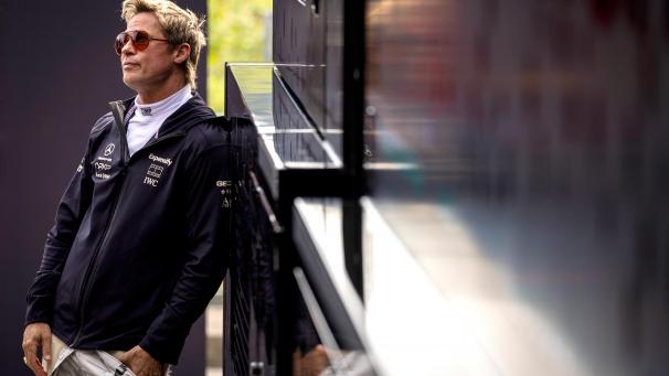 <p>Brad Pitt wird in Spa-Francorchamps stark abgeschirmt.</p>