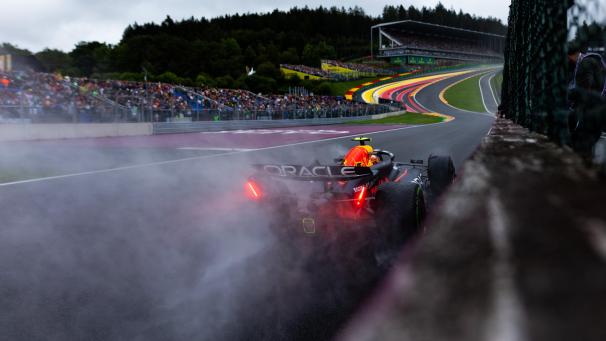 <p>Sergio Perez überraschte am Samstag mit einer guten Leistung und nimmt das Rennen am Sonntag vom zweiten Platz in Angriff. Eigentlich steckte Perez schon seit Wochen im Formtief.</p>