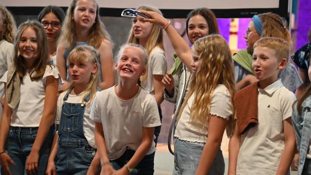 <p>Die Kinder und Jugendlichen waren mitFreude bei der Sache und hatten einige Utensilienmitgebracht.</p>