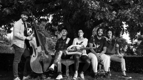 <p>Jeanne Michard wurde 2023 als die Entdeckung der „Victoires de la musique“ in Frankreich ausgezeichnet. Sie tritt mit ihrem Quintett auf.</p>