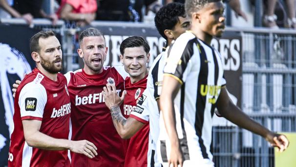 <p>Vincent Janssen (links) brachte Antwerpen in Front.</p>