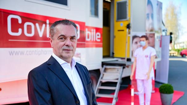 <p>Der Geschäftsführer von Contipharma, Bernard Delhez, erklärt, dass die schnelle Erkennung von Affenpocken Leben retten kann. Die neuen Tests sollen hier Abhilfe schaffen.</p>