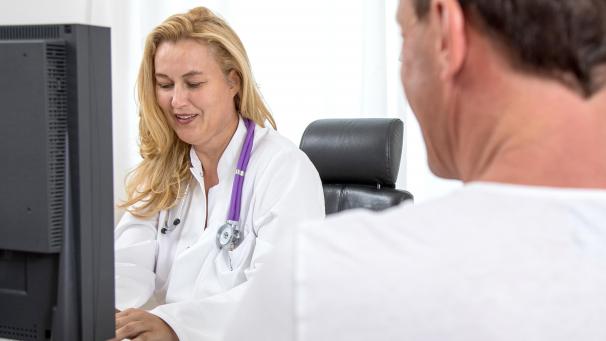 <p>Auch Ärzte, die Menschen zu oft und zu lange krankschreiben, will Formateur De Wever ins Visier nehmen.</p>