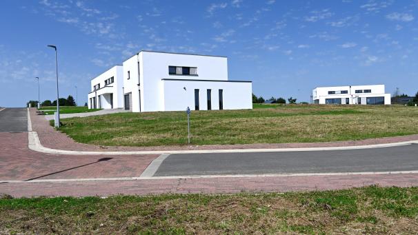 <p>Die ersten Wohnhäuser in der neuen Erschließung „Schöne Aussicht“ auf dem Kreuzberg zwischen Thommen und Grüfflingen wurden bereits weitgehend fertiggestellt.</p>