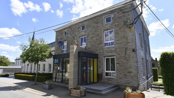 <p>Die Gemeinde Gouvy (hier das Gemeindehaus in Bovigny) berechnet für eine Änderung des Familiennamens Verwaltungskosten von 490 Euro.</p>