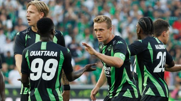 <p>Thibo Somers (Mitte) schoss Cercle Brügge in die nächste Runde.</p>