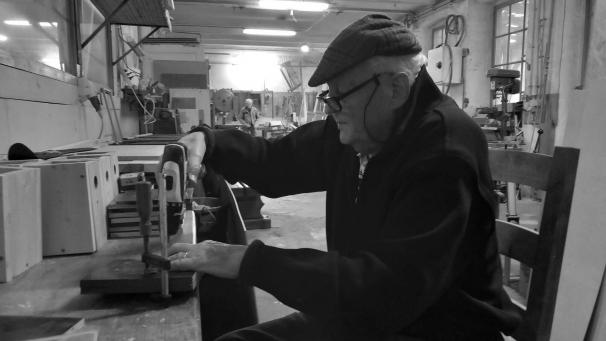 <p>Hans Wertz im Frühjahr 2024 in der Eupener Seniorenwerkstatt im Einsatz.</p>