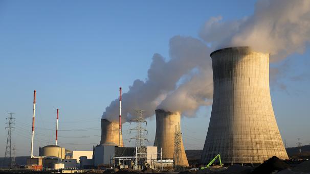 <p>Wasserdampf steigt aus dem Atomkraftwerk Tihange des Betreibers Engie Electrabel auf.</p>