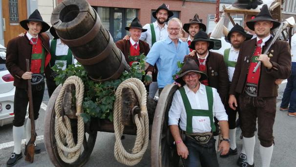 <p>Ein Festzug zog am Freitagabend durch die Unterstadt.</p>