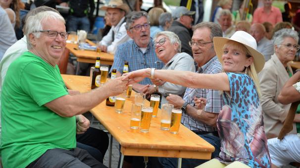 <p>Die Tischreihen vor dem Triangel waren gut besetzt.</p>