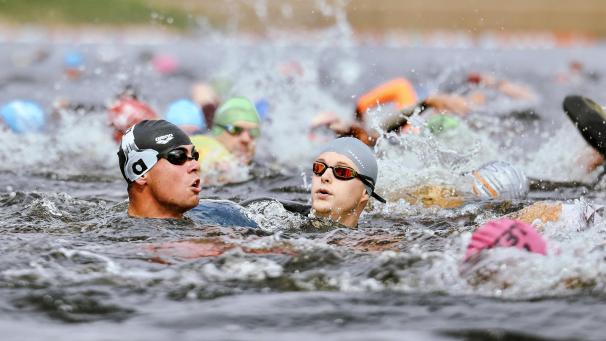 <p>Gar nicht so einfach: Beim Schwimmen zum Auftakt des Triathlons gilt es, nicht nur schnell zu sein, sondern auch die Übersicht zu behalten.</p>