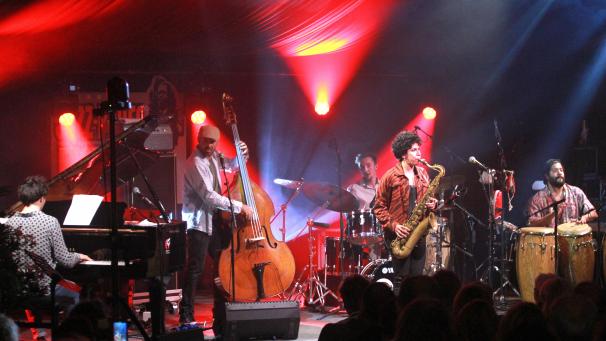 <p>Jazz &amp; Blues Festival in der Feme Madelonne in Sterpigny: Mit dem Songtitel „Main dans la main“ gab das Jeanne Michard Quintet aus Frankreich dem groovigen Gouvy ein passendes Zusatzmotto.</p>